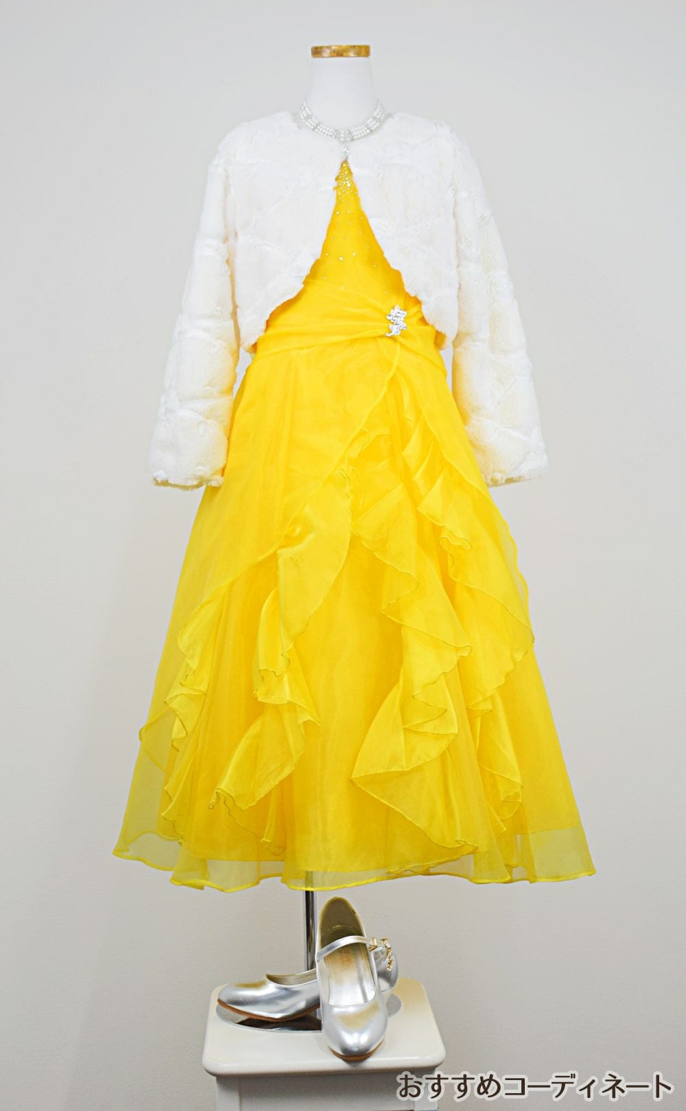 ピアノ発表会や結婚式にぴったりのカラーの女の子用キッズドレス。シンプルで美しいシルエットが魅力のAngel's Closetの子供ドレス レンタル商品（【レンタル】ラインストーン＆オーガンジーレイヤードフリル子供ドレス(HC734)イエロー）｜画像12