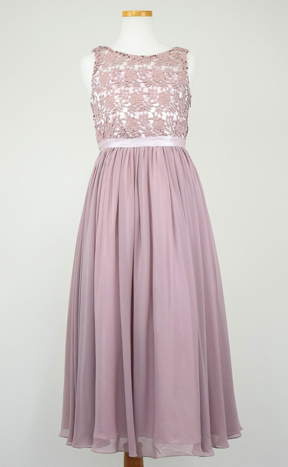 ピアノ発表会や結婚式にぴったりのピンクカラーの女の子用キッズドレス。シンプルで美しいシルエットが魅力のAngel's Closetの子供ドレス レンタル商品（【レンタル】エレガント3Dレースシフォンロング子供ドレス(CDC5006)ダスティピンク）｜画像3