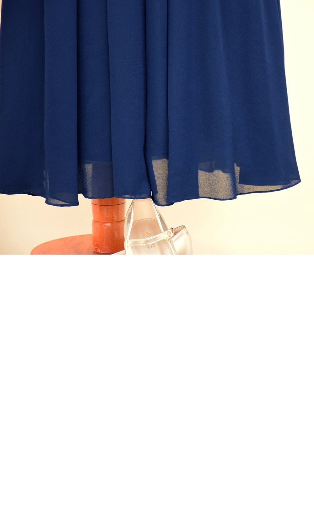 ピアノ発表会や結婚式にぴったりのネイビーカラーの女の子用キッズドレス。シンプルで美しいシルエットが魅力のAngel's Closetの子供ドレス レンタル商品（【レンタル】エレガント3Dレースシフォンロング子供ドレス(CDC5006)ネイビー）｜画像6