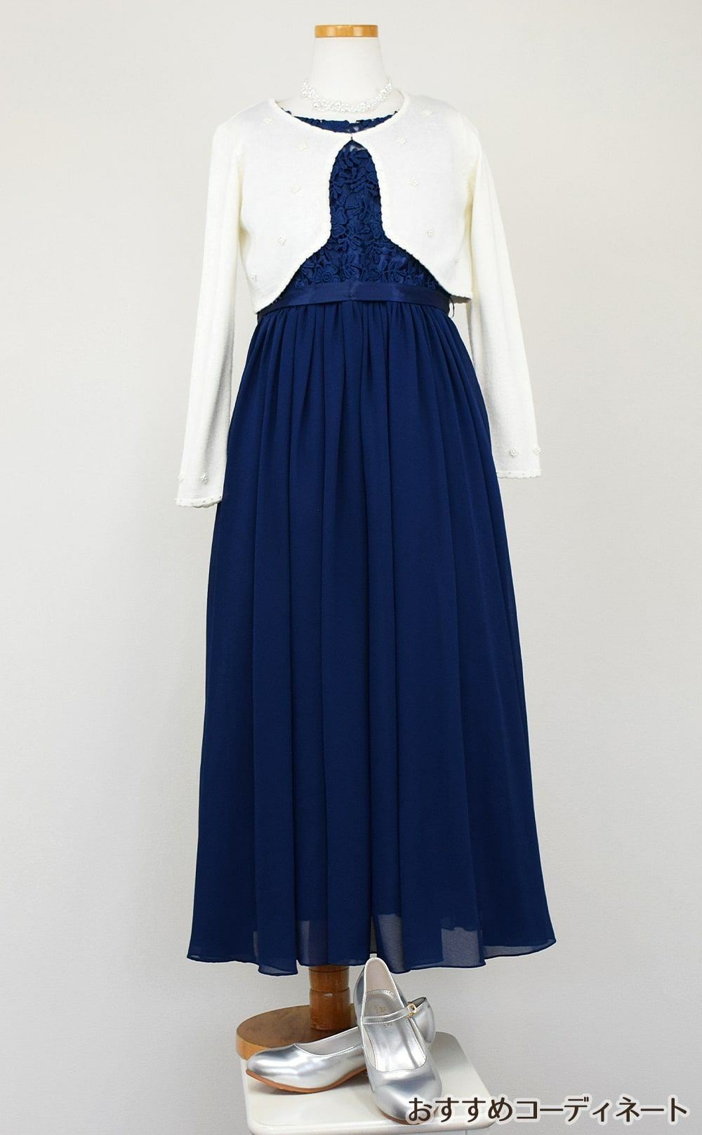 ピアノ発表会や結婚式にぴったりのネイビーカラーの女の子用キッズドレス。シンプルで美しいシルエットが魅力のAngel's Closetの子供ドレス レンタル商品（【レンタル】エレガント3Dレースシフォンロング子供ドレス(CDC5006)ネイビー）｜画像11