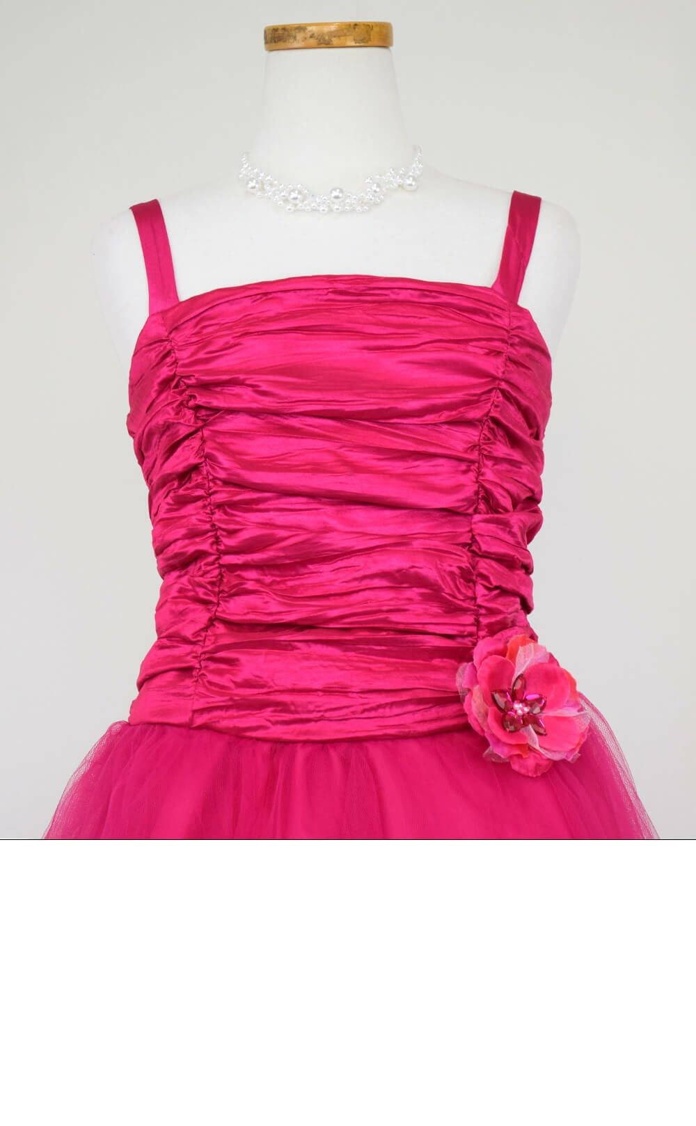 ピアノ発表会や結婚式にぴったりのカラーの女の子用キッズドレス。シンプルで美しいシルエットが魅力のAngel's Closetの子供ドレス レンタル商品（【レンタル】クリンクルタフタ＆チュールロング子供ドレス（コルセットバック）(CDC4001)フクシア）｜画像8