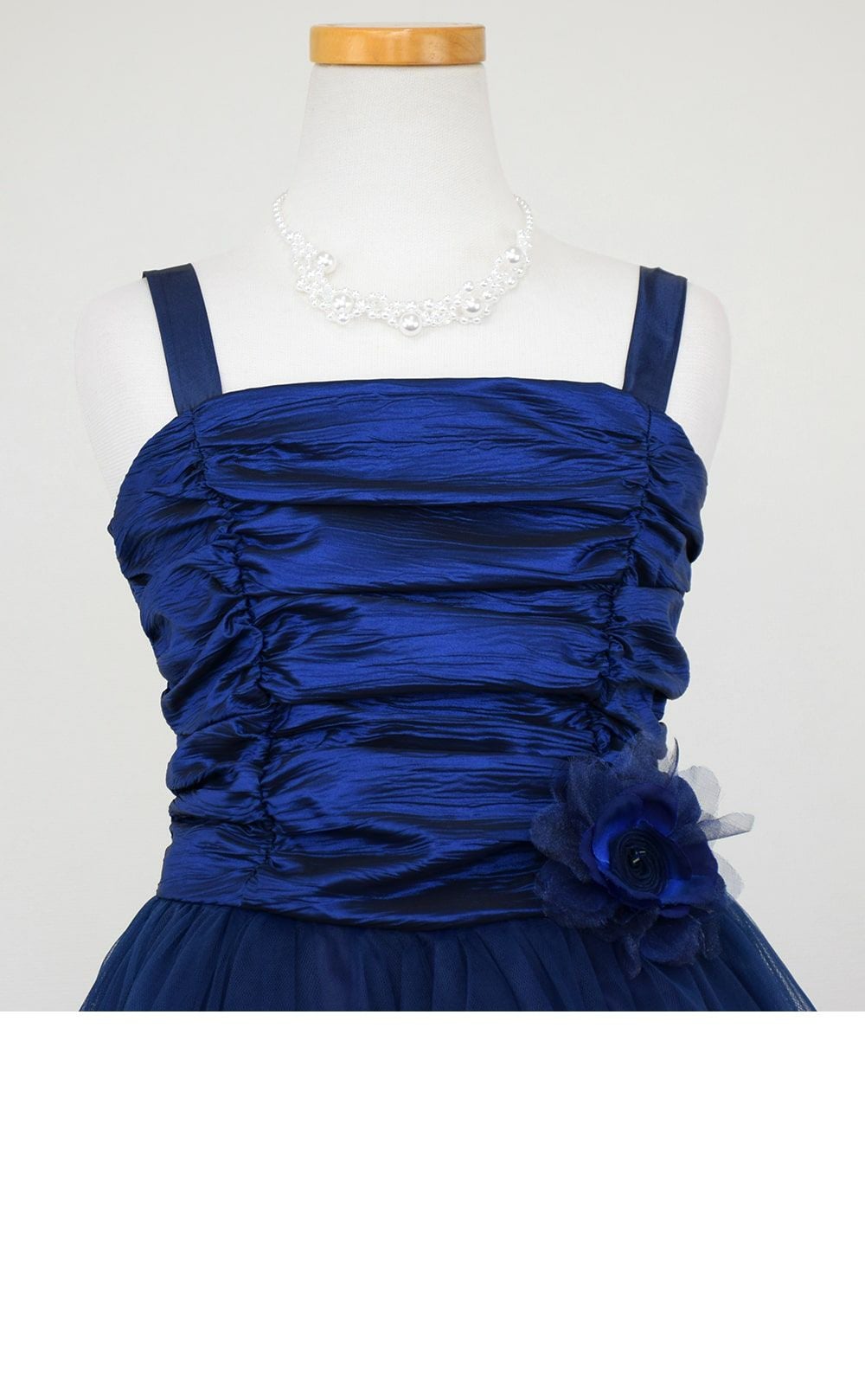 ピアノ発表会や結婚式にぴったりのネイビーカラーの女の子用キッズドレス。シンプルで美しいシルエットが魅力のAngel's Closetの子供ドレス レンタル商品（【レンタル】クリンクルタフタ＆チュールロング子供ドレス（コルセットバック）(CDC4001)ネイビー）｜画像8