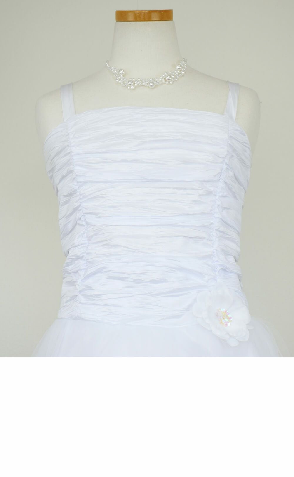 ピアノ発表会や結婚式にぴったりのホワイトカラーの女の子用キッズドレス。シンプルで美しいシルエットが魅力のAngel's Closetの子供ドレス レンタル商品（【レンタル】クリンクルタフタ＆チュールロング子供ドレス（コルセットバック）(CDC4001)ホワイト）｜画像8