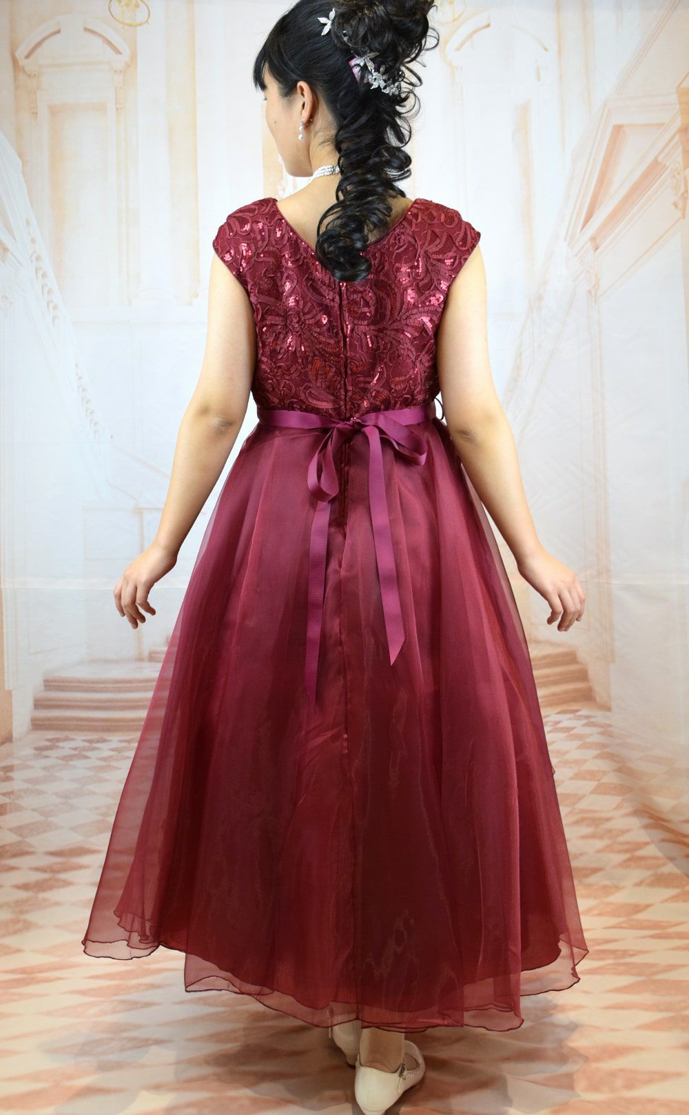 ピアノ発表会や結婚式にぴったりのカラーの女の子用キッズドレス。シンプルで美しいシルエットが魅力のAngel's Closetの子供ドレス レンタル商品（【レンタル】スパークリートップ＆オーガンジーレイヤー子供ドレス(JK3811)バーガンディー）｜画像15