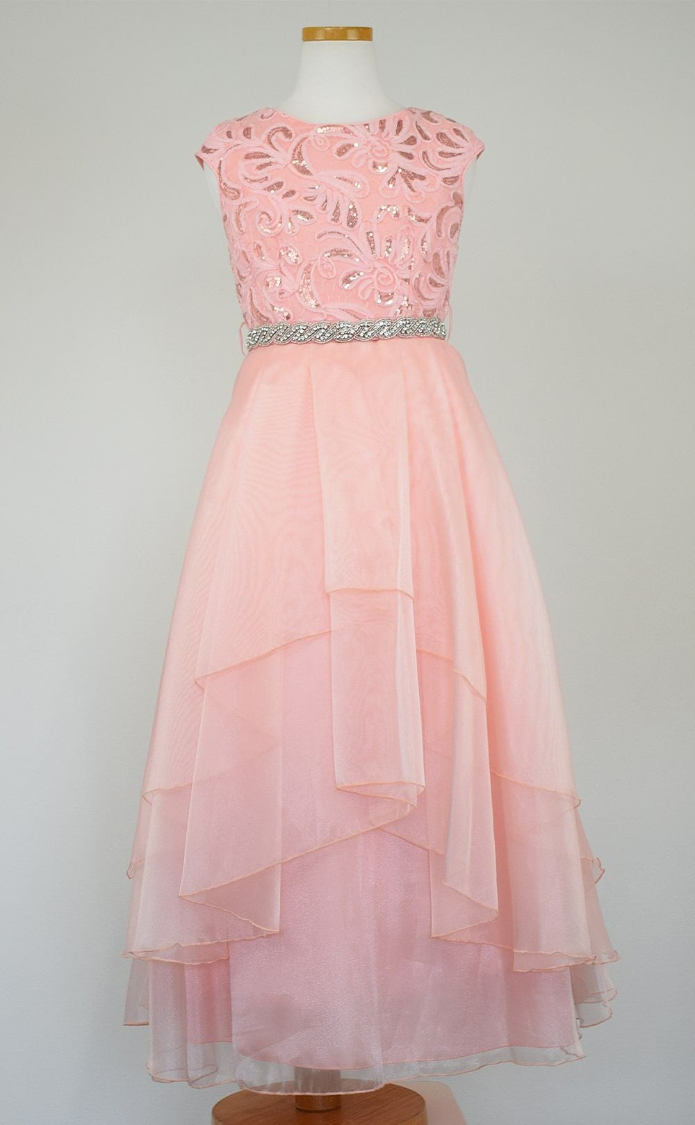 ピアノ発表会や結婚式にぴったりのピンクカラーの女の子用キッズドレス。シンプルで美しいシルエットが魅力のAngel's Closetの子供ドレス レンタル商品（【レンタル】スパークリートップ＆オーガンジーレイヤー子供ドレス(JK3811)ブラッシュピンク）｜画像3