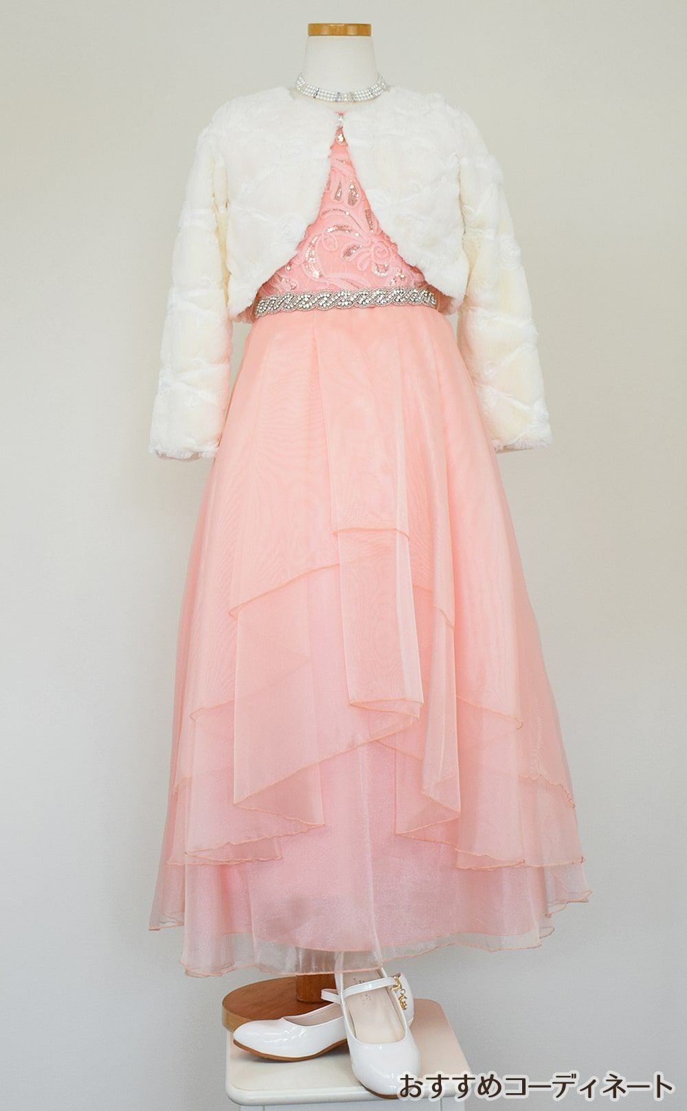 ピアノ発表会や結婚式にぴったりのピンクカラーの女の子用キッズドレス。シンプルで美しいシルエットが魅力のAngel's Closetの子供ドレス レンタル商品（【レンタル】スパークリートップ＆オーガンジーレイヤー子供ドレス(JK3811)ブラッシュピンク）｜画像12