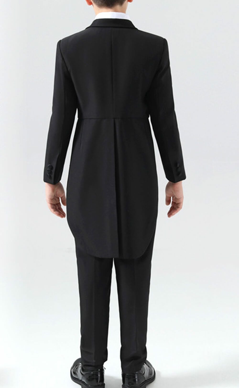 発表会やコンクールにぴったりのカラーの男の子用フォーマルスーツ。シンプルで美しいシルエットが魅力のAngel's Closetの子供フォーマル レンタル商品（【レンタル】ベスト付きスマートタキシード燕尾(YP154)）｜画像5