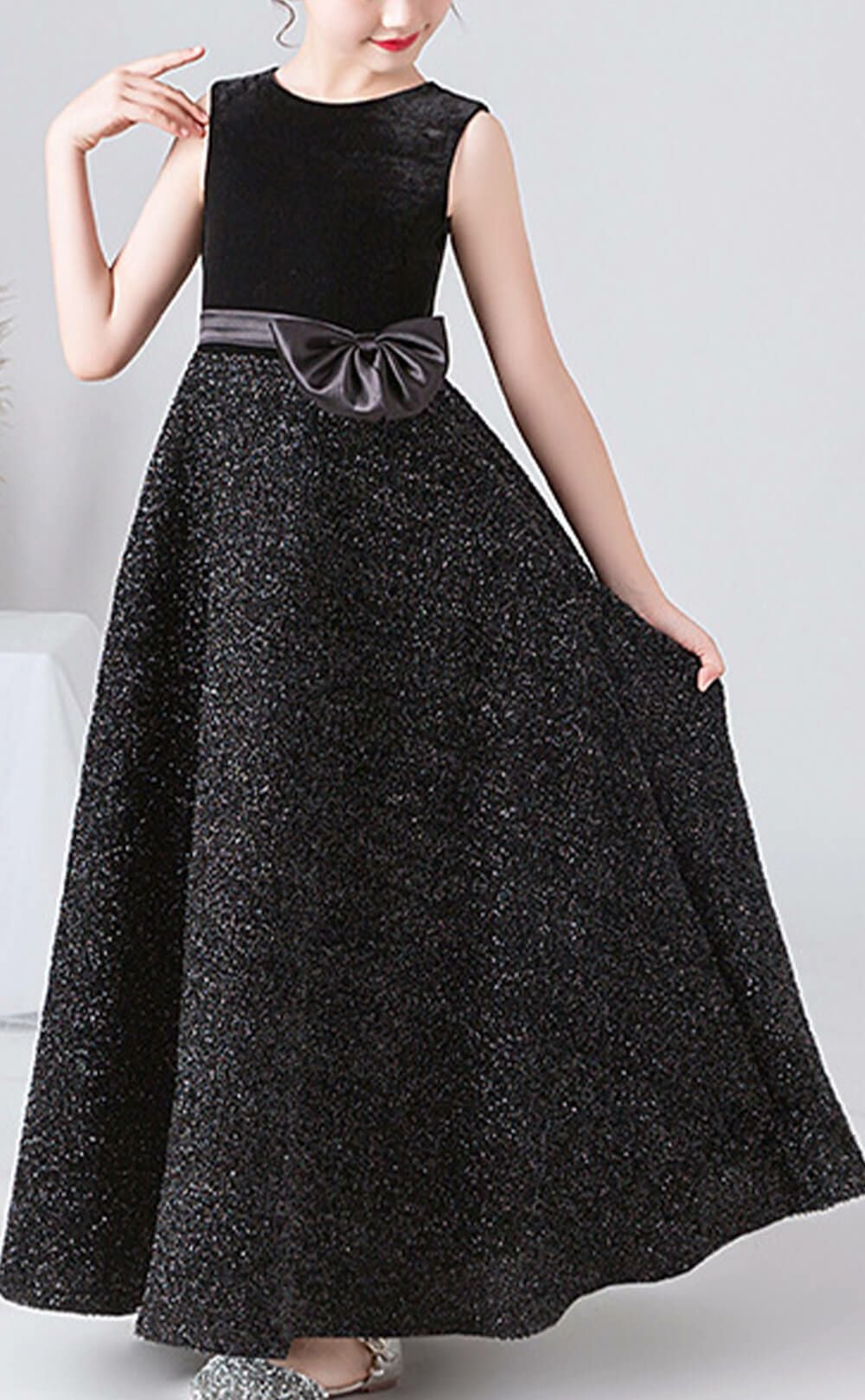 ピアノ発表会や結婚式にぴったりのブラックカラーの女の子用キッズドレス。シンプルで美しいシルエットが魅力のAngel's Closetの子供ドレス レンタル商品（【レンタル】ブラックベルベット＆煌めくＡラインロングドレス※ウエストリボン結び型(YP157)ブラック）｜画像13