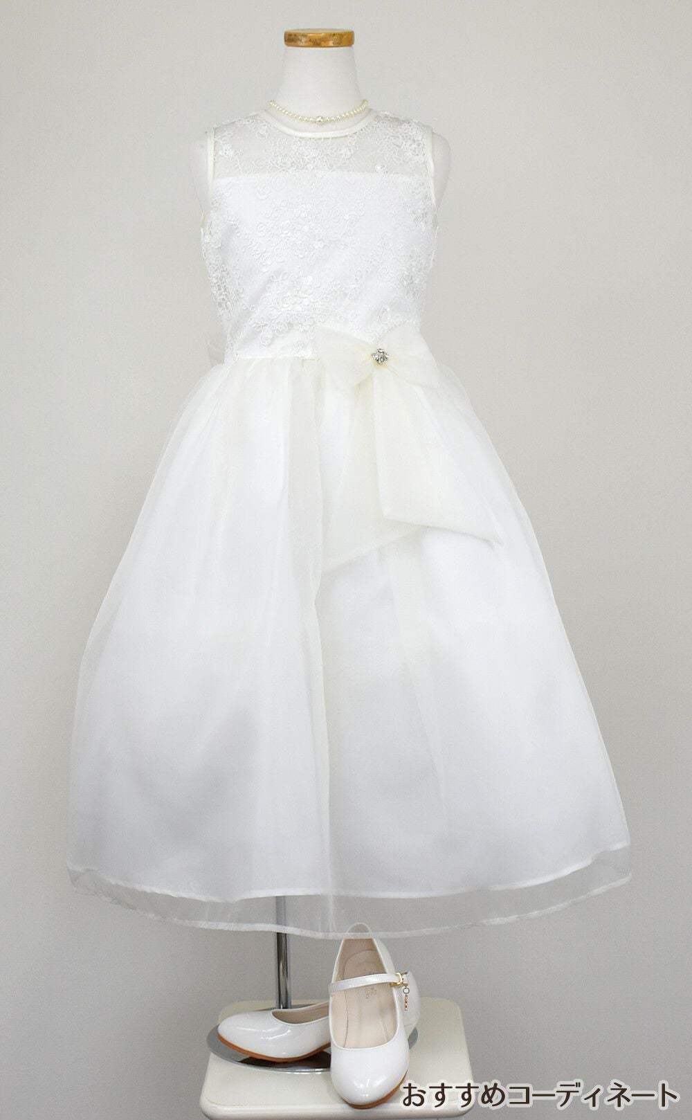 ピアノ発表会や結婚式にぴったりのカラーの女の子用キッズドレス。シンプルで美しいシルエットが魅力のAngel's Closetの子供ドレス レンタル商品（【レンタル】レース＆メタル刺繍オーガンジー子供ドレス（リボンコサージュ付）(CC2461)アイボリー）｜画像8