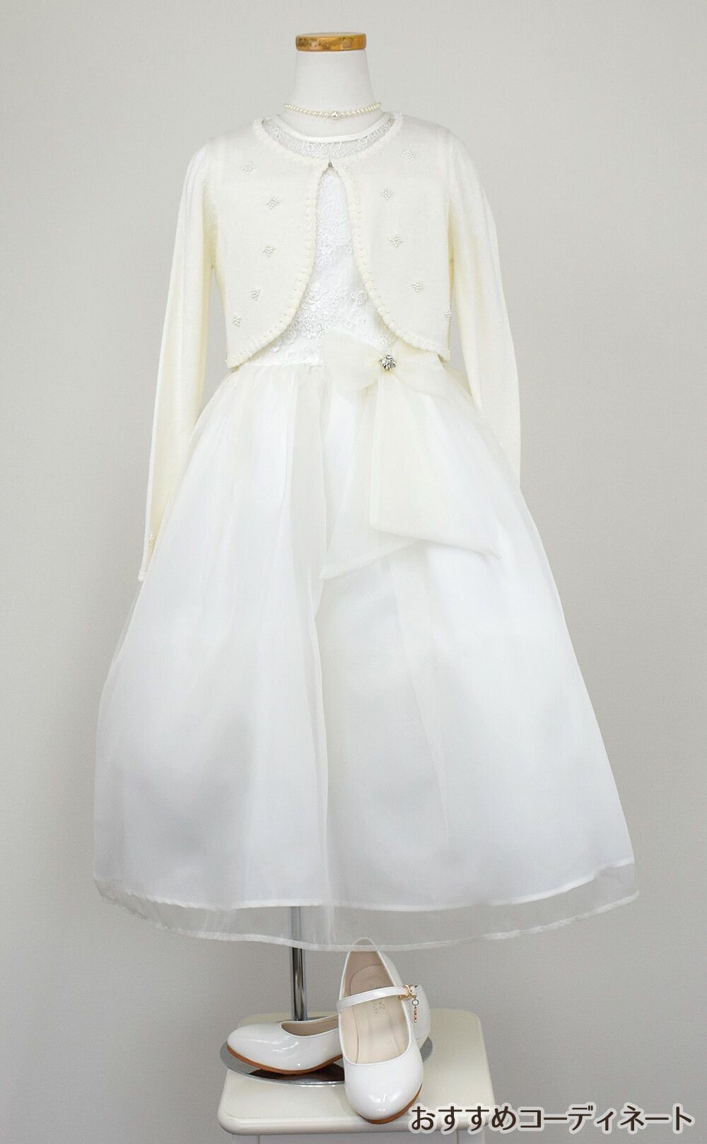 ピアノ発表会や結婚式にぴったりのカラーの女の子用キッズドレス。シンプルで美しいシルエットが魅力のAngel's Closetの子供ドレス レンタル商品（【レンタル】レース＆メタル刺繍オーガンジー子供ドレス（リボンコサージュ付）(CC2461)アイボリー）｜画像10