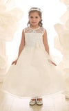 ピアノ発表会や結婚式にぴったりのカラーの女の子用キッズドレス。シンプルで美しいシルエットが魅力のAngel's Closetの子供ドレス レンタル商品（【レンタル】レース＆メタル刺繍オーガンジー子供ドレス（リボンコサージュ付）(CC2461)アイボリー）｜画像15