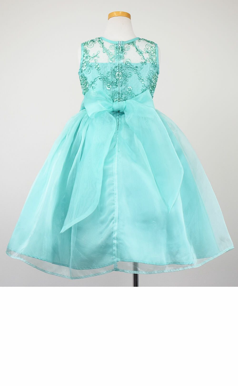 ピアノ発表会や結婚式にぴったりのカラーの女の子用キッズドレス。シンプルで美しいシルエットが魅力のAngel's Closetの子供ドレス レンタル商品（【レンタル】レース＆メタル刺繍オーガンジー子供ドレス（リボンコサージュ付）(CC2461)ミント）｜画像5