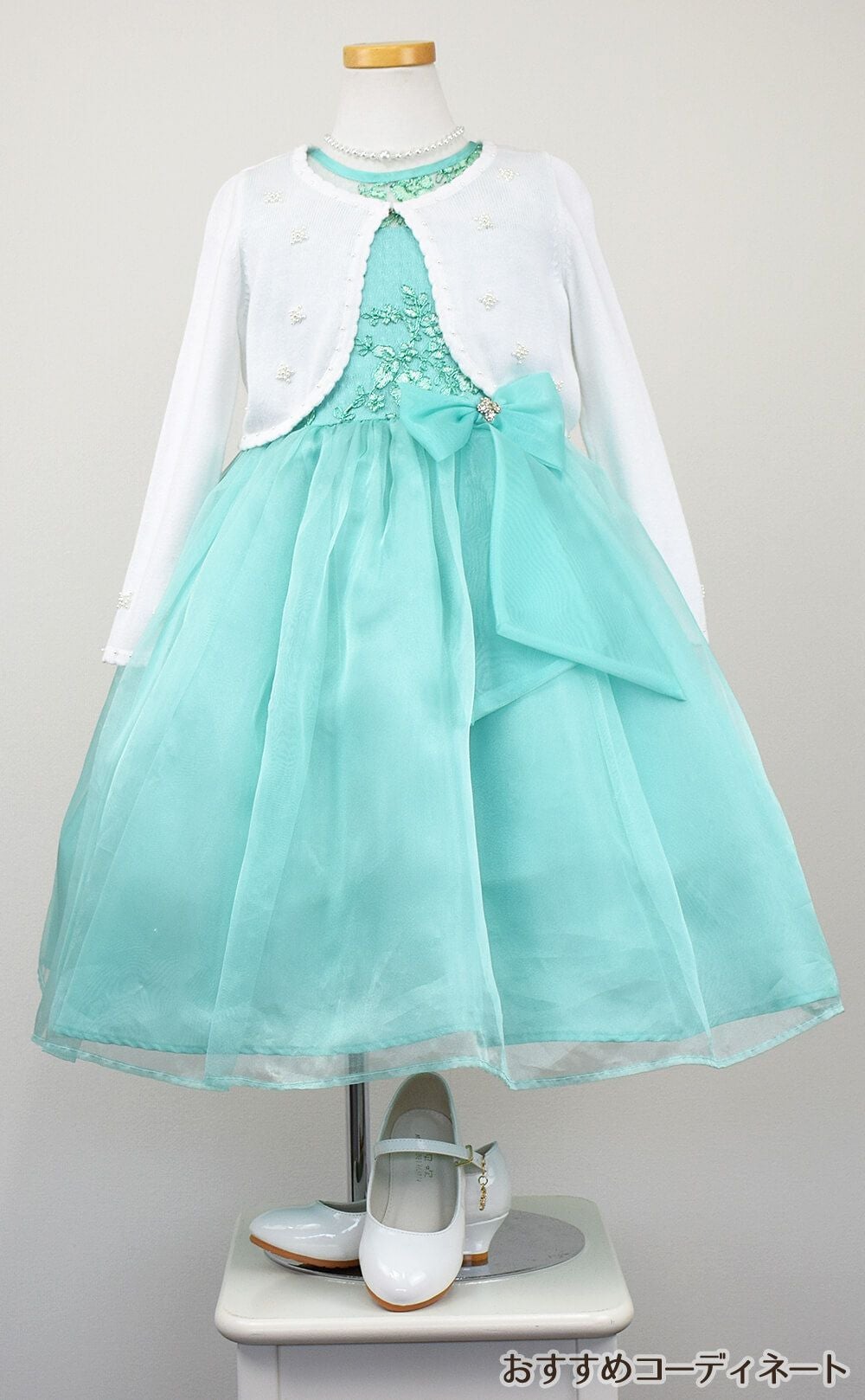 ピアノ発表会や結婚式にぴったりのカラーの女の子用キッズドレス。シンプルで美しいシルエットが魅力のAngel's Closetの子供ドレス レンタル商品（【レンタル】レース＆メタル刺繍オーガンジー子供ドレス（リボンコサージュ付）(CC2461)ミント）｜画像10