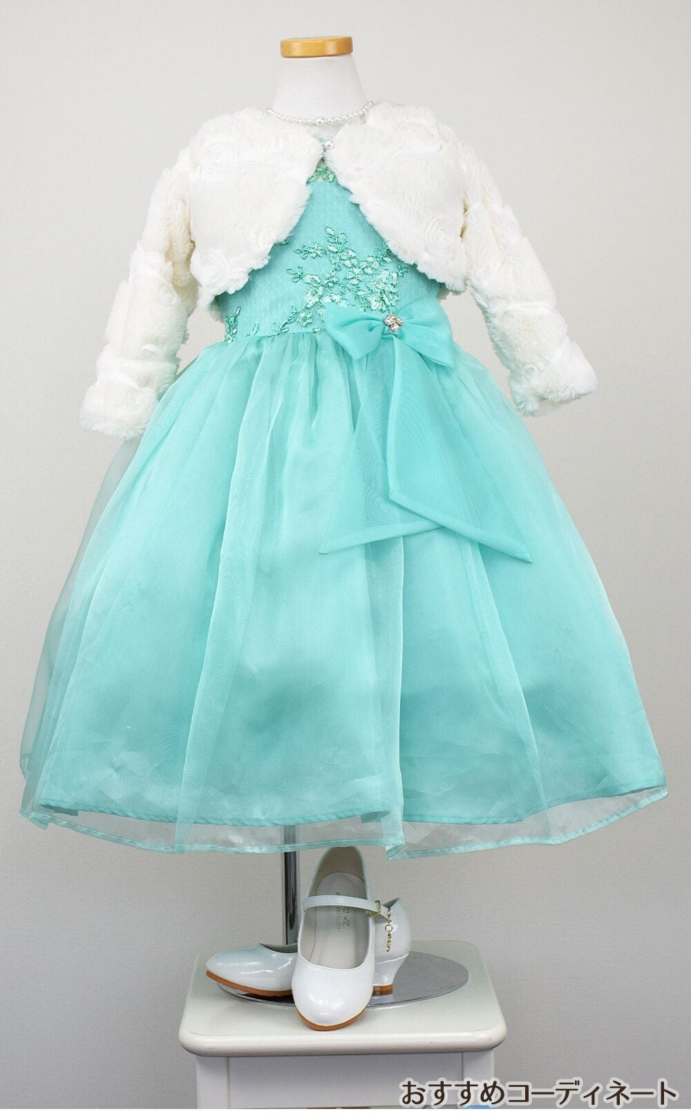 ピアノ発表会や結婚式にぴったりのカラーの女の子用キッズドレス。シンプルで美しいシルエットが魅力のAngel's Closetの子供ドレス レンタル商品（【レンタル】レース＆メタル刺繍オーガンジー子供ドレス（リボンコサージュ付）(CC2461)ミント）｜画像11