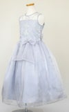 ピアノ発表会や結婚式にぴったりのカラーの女の子用キッズドレス。シンプルで美しいシルエットが魅力のAngel's Closetの子供ドレス レンタル商品（【レンタル】レース＆メタル刺繍オーガンジー子供ドレス（リボンコサージュ付）(CC2461)シルバー）｜画像4