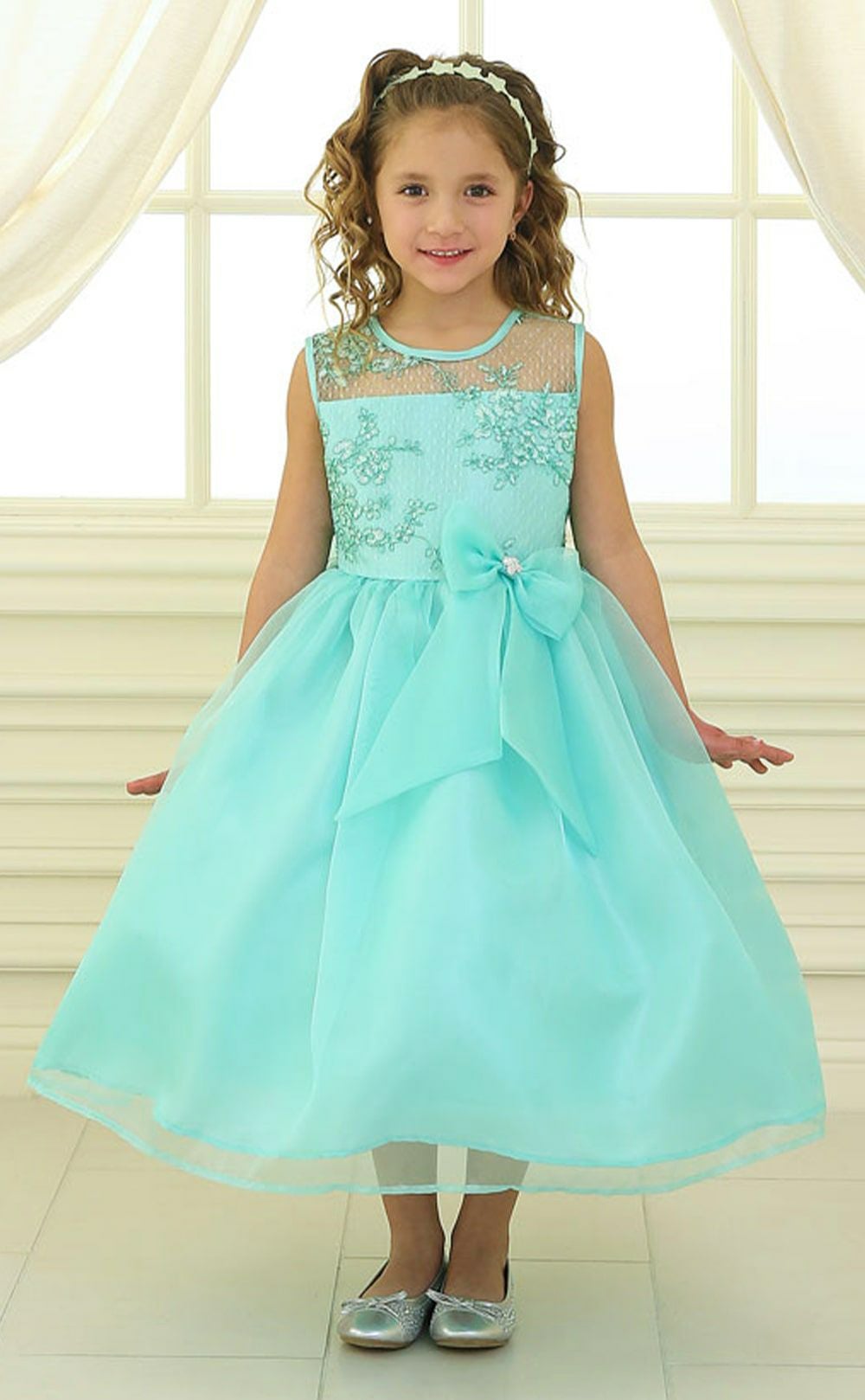 ピアノ発表会や結婚式にぴったりのホワイトカラーの女の子用キッズドレス。シンプルで美しいシルエットが魅力のAngel's Closetの子供ドレス レンタル商品（【レンタル】レース＆メタル刺繍オーガンジー子供ドレス（リボンコサージュ付）(CC2461)ホワイト）｜画像12