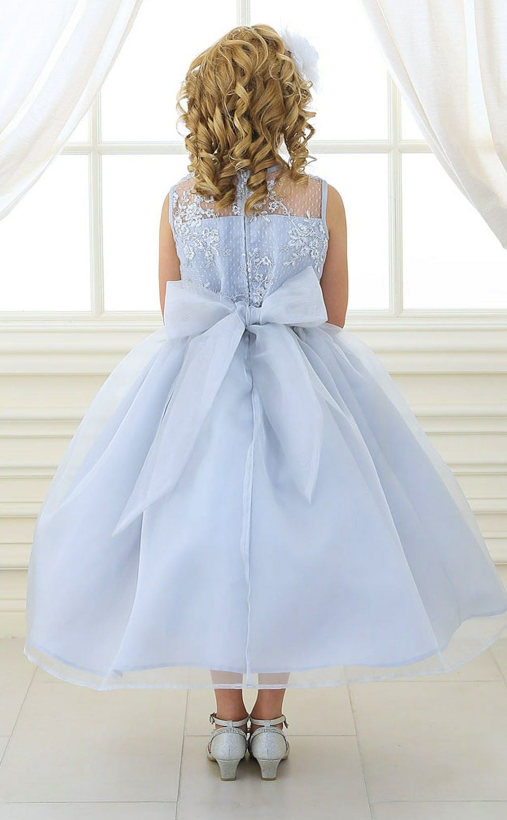 ピアノ発表会や結婚式にぴったりのホワイトカラーの女の子用キッズドレス。シンプルで美しいシルエットが魅力のAngel's Closetの子供ドレス レンタル商品（【レンタル】レース＆メタル刺繍オーガンジー子供ドレス（リボンコサージュ付）(CC2461)ホワイト）｜画像14