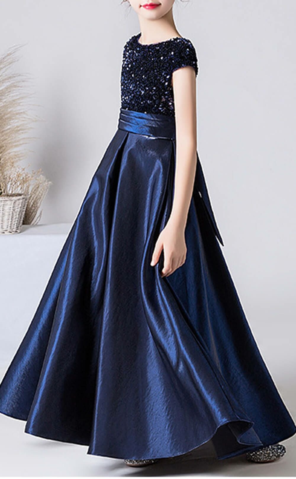 ピアノ発表会や結婚式にぴったりのネイビーカラーの女の子用キッズドレス。シンプルで美しいシルエットが魅力のAngel's Closetの子供ドレス レンタル商品（【レンタル】スパンコール＆サテンロングドレス※縫い付けリボン型(YP136A)ネイビー）｜画像14