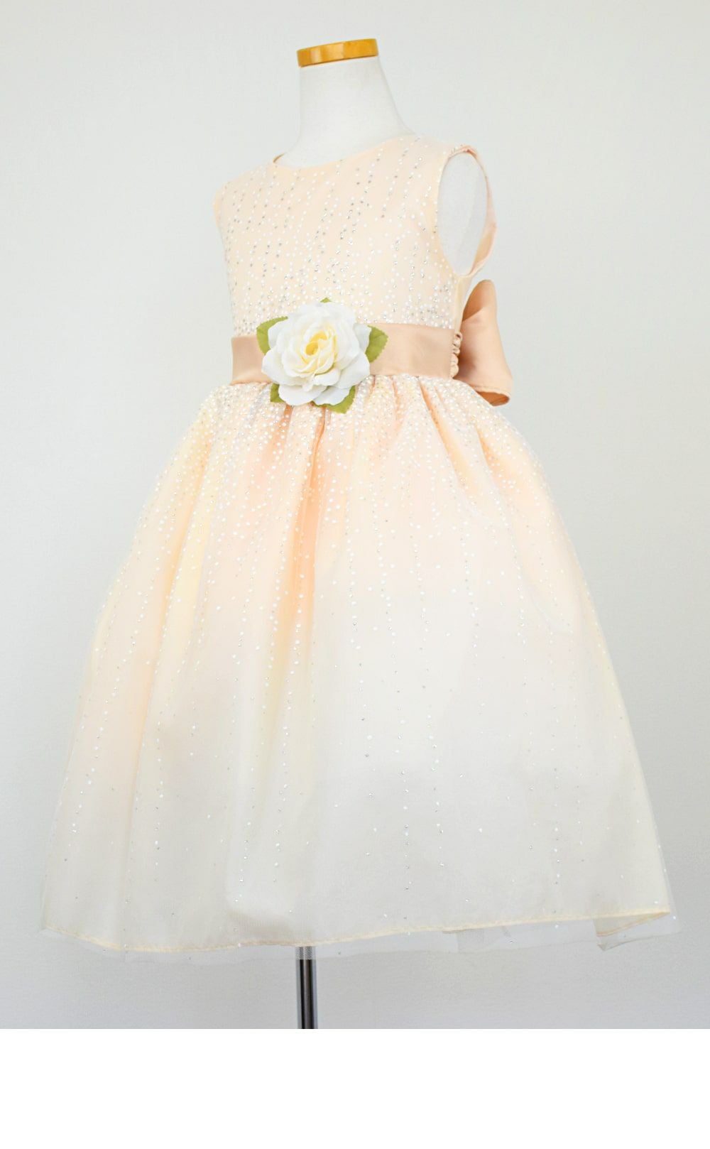 ピアノ発表会や結婚式にぴったりのカラーの女の子用キッズドレス。シンプルで美しいシルエットが魅力のAngel's Closetの子供ドレス レンタル商品（【レンタル】サテンリボン＆スターダストチュール子供ドレス(CK329)タープ）｜画像4