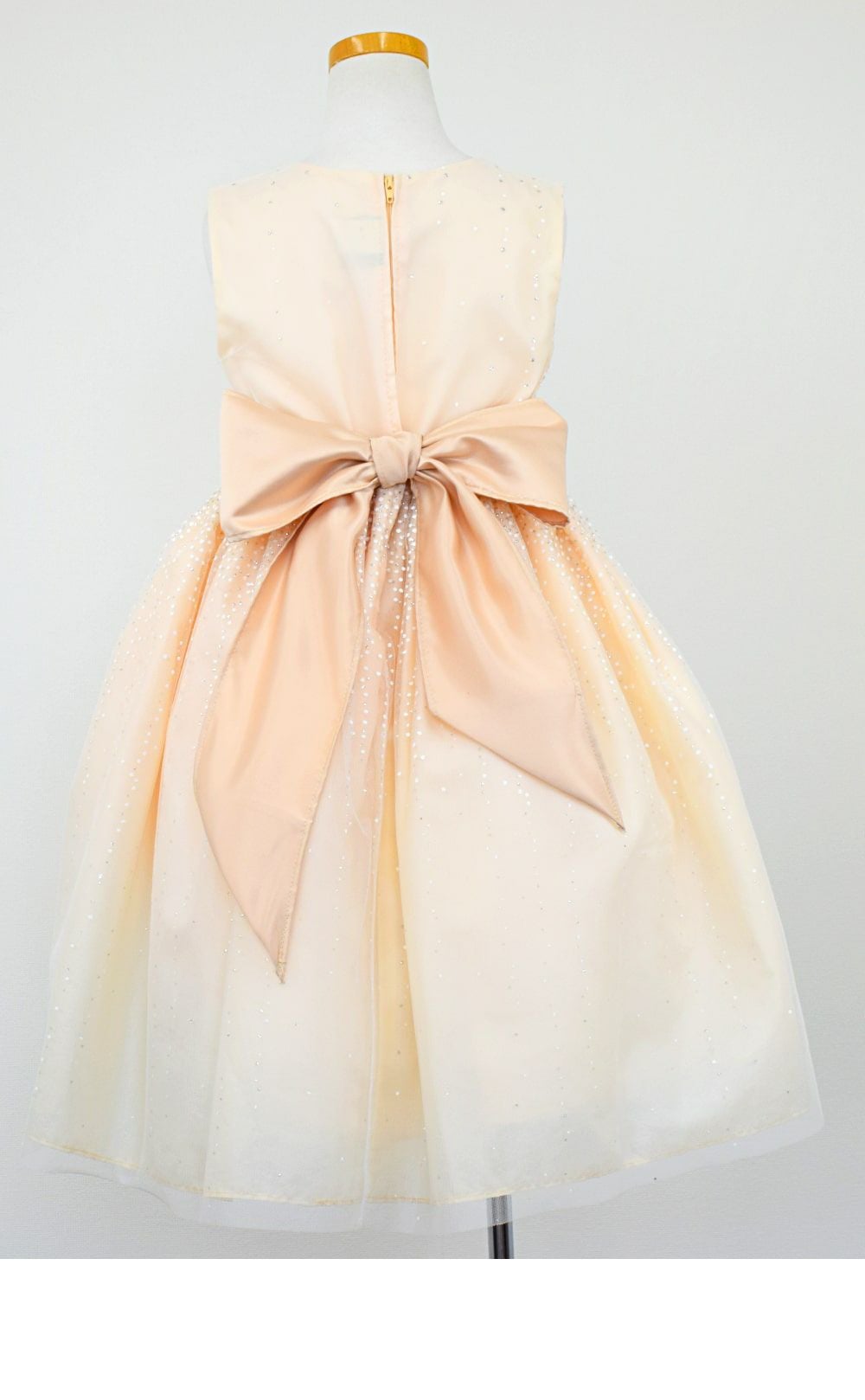 ピアノ発表会や結婚式にぴったりのカラーの女の子用キッズドレス。シンプルで美しいシルエットが魅力のAngel's Closetの子供ドレス レンタル商品（【レンタル】サテンリボン＆スターダストチュール子供ドレス(CK329)タープ）｜画像5