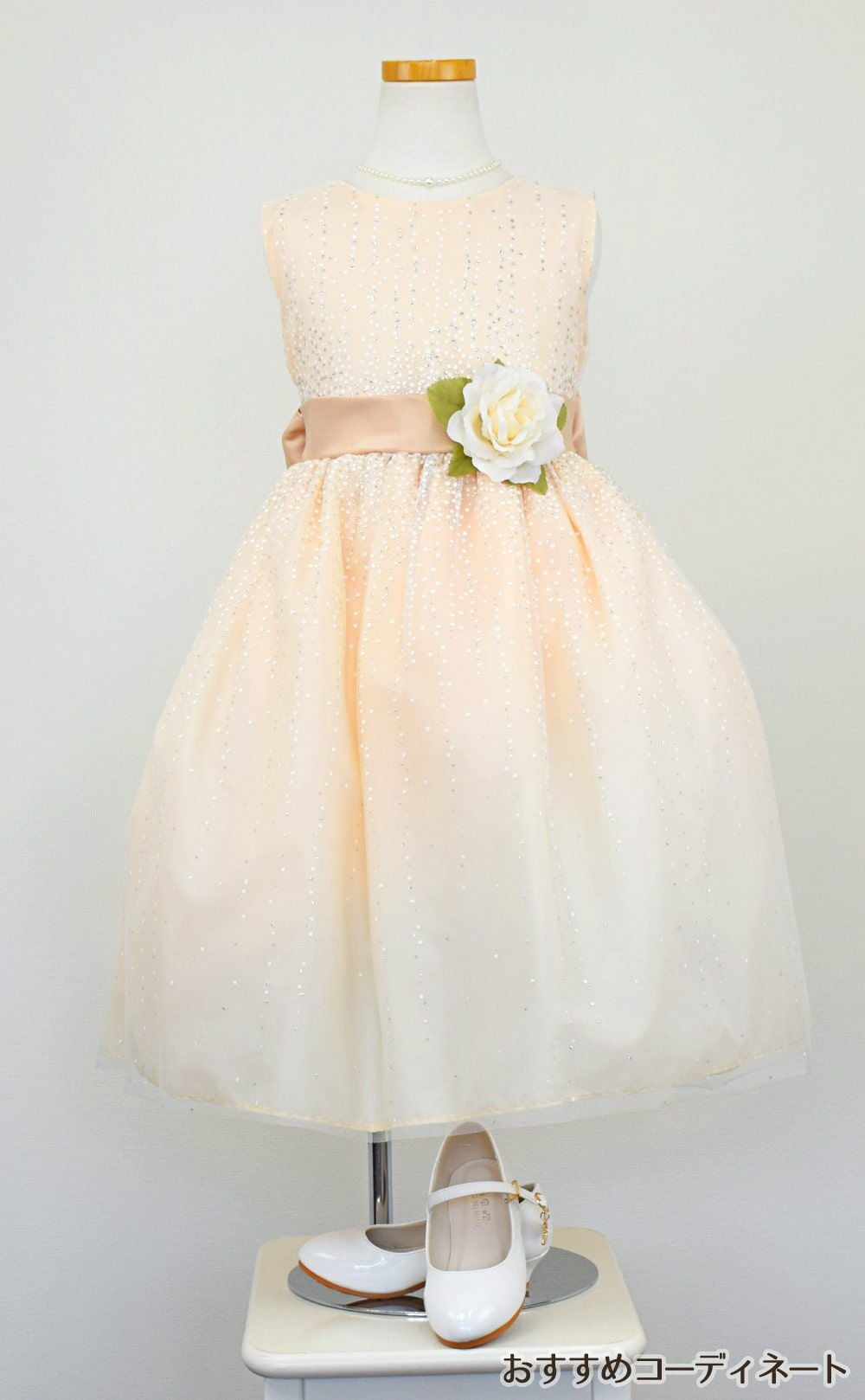 ピアノ発表会や結婚式にぴったりのカラーの女の子用キッズドレス。シンプルで美しいシルエットが魅力のAngel's Closetの子供ドレス レンタル商品（【レンタル】サテンリボン＆スターダストチュール子供ドレス(CK329)タープ）｜画像7