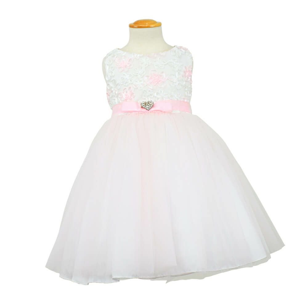 ピアノ発表会や結婚式にぴったりのピンクカラーの女の子用キッズドレス。シンプルで美しいシルエットが魅力のAngel's Closetの子供ドレス レンタル商品（【レンタル】フローラルサテンリボン刺繍イリュージョン子供ドレス(KD365)ピンク）｜画像2