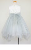 ピアノ発表会や結婚式にぴったりのブルーカラーの女の子用キッズドレス。シンプルで美しいシルエットが魅力のAngel's Closetの子供ドレス レンタル商品（【レンタル】フラワーモニュメント＆レイヤードチュール子供ドレス(YP082)ペールブルー）｜画像5