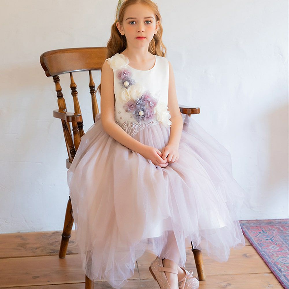 ピアノ発表会や結婚式にぴったりのブルーカラーの女の子用キッズドレス。シンプルで美しいシルエットが魅力のAngel's Closetの子供ドレス レンタル商品（【レンタル】フラワーモニュメント＆レイヤードチュール子供ドレス(YP082)ペールブルー）｜画像15