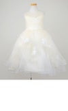 ピアノ発表会や結婚式にぴったりのホワイトカラーの女の子用キッズドレス。シンプルで美しいシルエットが魅力のAngel's Closetの子供ドレス レンタル商品（【レンタル】フラワー刺繍＆ウェーブチュールロング子供ドレス(YP135)オフホワイト）｜画像3
