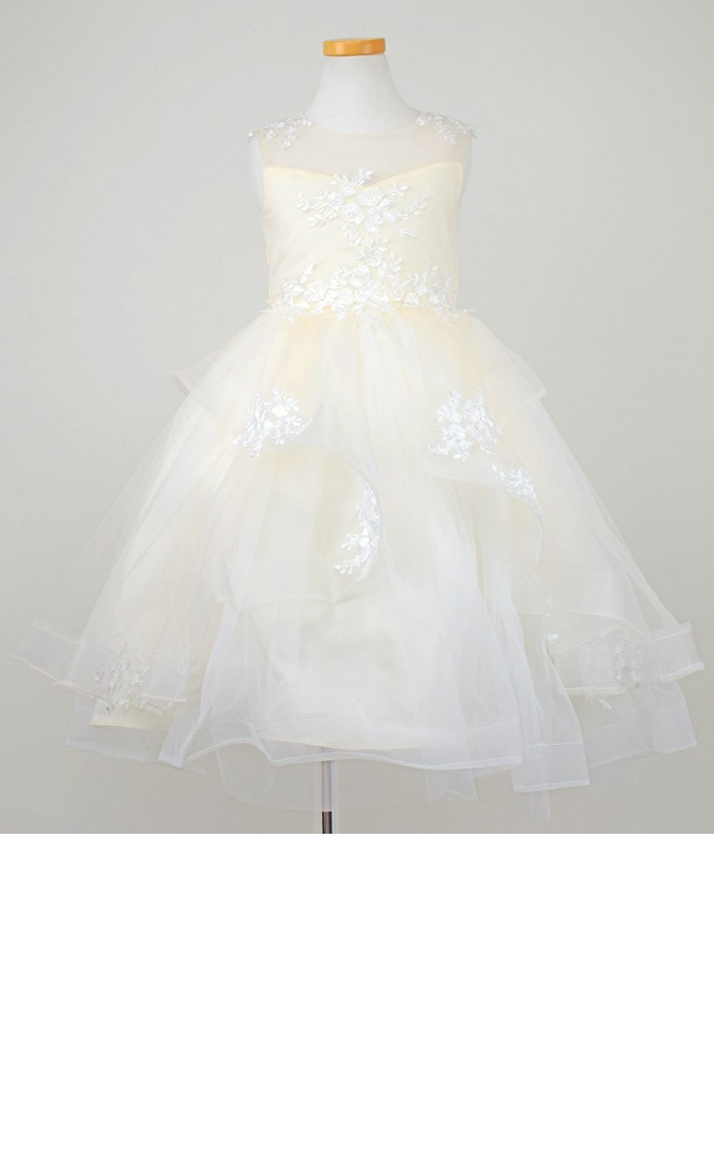 ピアノ発表会や結婚式にぴったりのホワイトカラーの女の子用キッズドレス。シンプルで美しいシルエットが魅力のAngel's Closetの子供ドレス レンタル商品（【レンタル】フラワー刺繍＆ウェーブチュールロング子供ドレス(YP135)オフホワイト）｜画像3