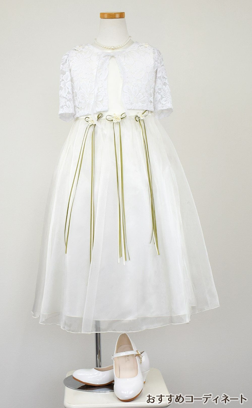 ピアノ発表会や結婚式にぴったりのホワイトカラーの女の子用キッズドレス。シンプルで美しいシルエットが魅力のAngel's Closetの子供ドレス レンタル商品（【レンタル】サテン＆シャイニーオーガンジー子供ドレスサニー(KD149)オフホワイト）｜画像9