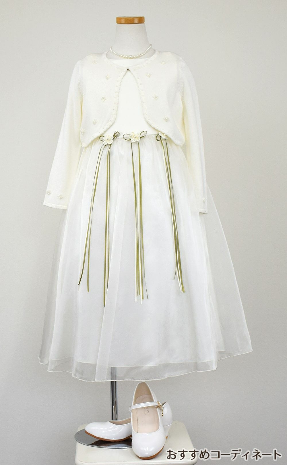 ピアノ発表会や結婚式にぴったりのホワイトカラーの女の子用キッズドレス。シンプルで美しいシルエットが魅力のAngel's Closetの子供ドレス レンタル商品（【レンタル】サテン＆シャイニーオーガンジー子供ドレスサニー(KD149)オフホワイト）｜画像10