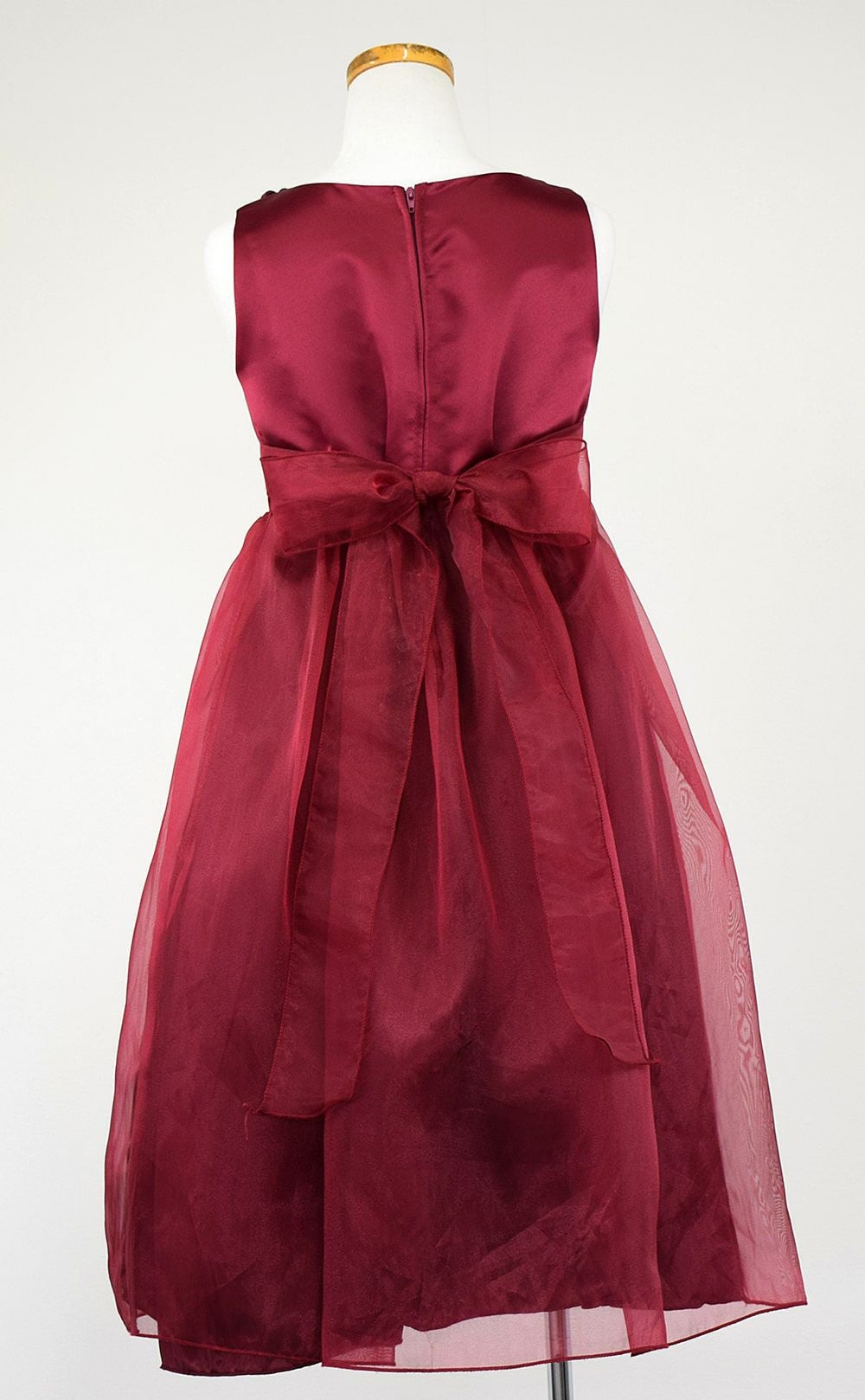 ピアノ発表会や結婚式にぴったりのカラーの女の子用キッズドレス。シンプルで美しいシルエットが魅力のAngel's Closetの子供ドレス レンタル商品（【レンタル】サテン＆シャイニーオーガンジー子供ドレスサニー(KD149)バーガンディー）｜画像5