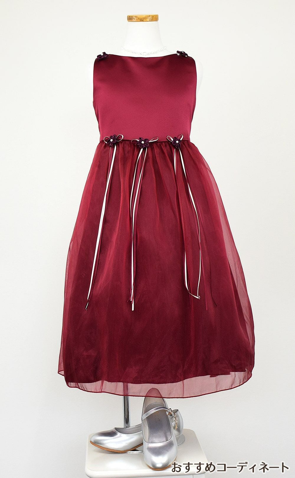 ピアノ発表会や結婚式にぴったりのカラーの女の子用キッズドレス。シンプルで美しいシルエットが魅力のAngel's Closetの子供ドレス レンタル商品（【レンタル】サテン＆シャイニーオーガンジー子供ドレスサニー(KD149)バーガンディー）｜画像8