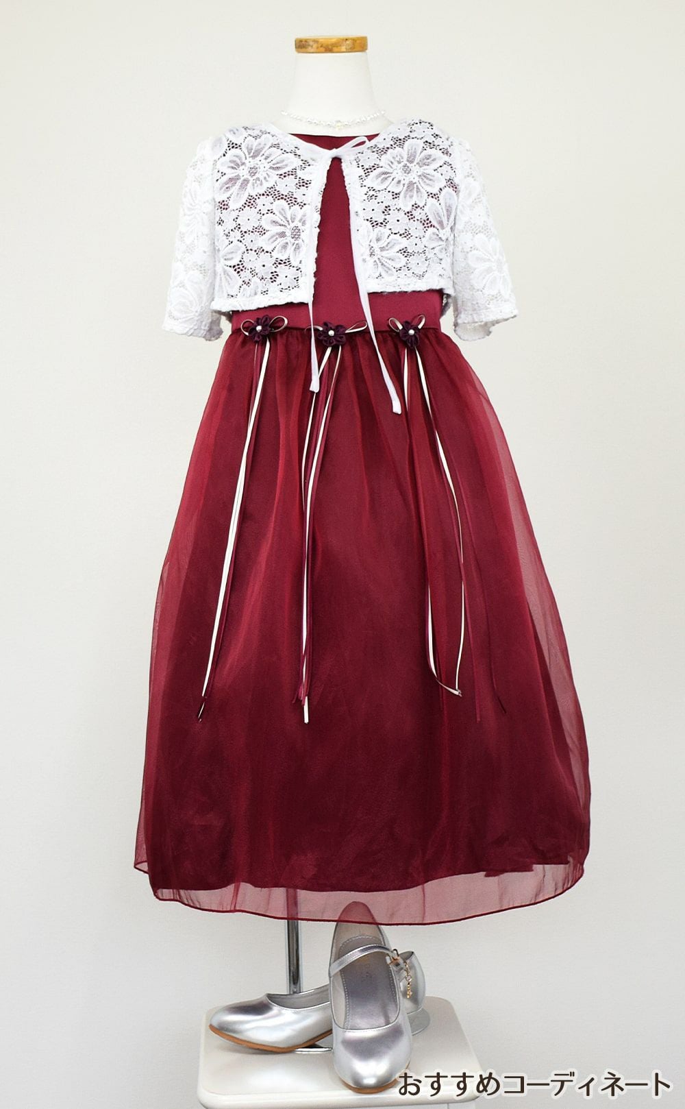 ピアノ発表会や結婚式にぴったりのカラーの女の子用キッズドレス。シンプルで美しいシルエットが魅力のAngel's Closetの子供ドレス レンタル商品（【レンタル】サテン＆シャイニーオーガンジー子供ドレスサニー(KD149)バーガンディー）｜画像9