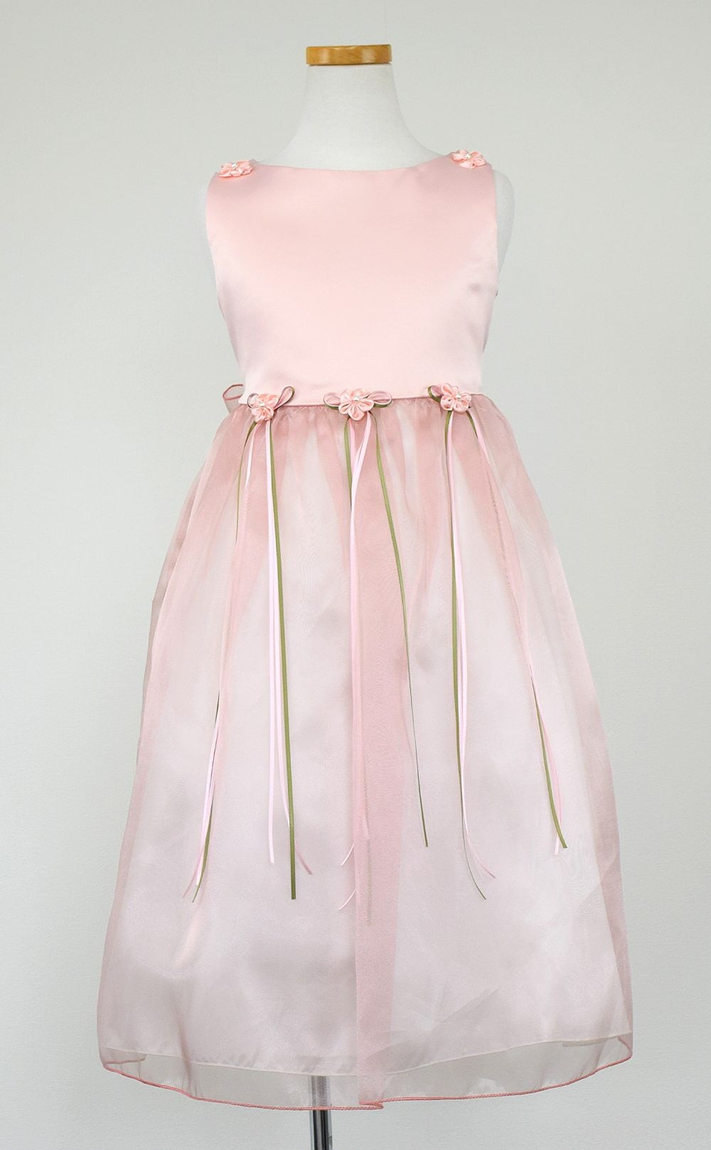 ピアノ発表会や結婚式にぴったりのカラーの女の子用キッズドレス。シンプルで美しいシルエットが魅力のAngel's Closetの子供ドレス レンタル商品（【レンタル】サテン＆シャイニーオーガンジー子供ドレスサニー(KD149)ダスティローズ）｜画像3