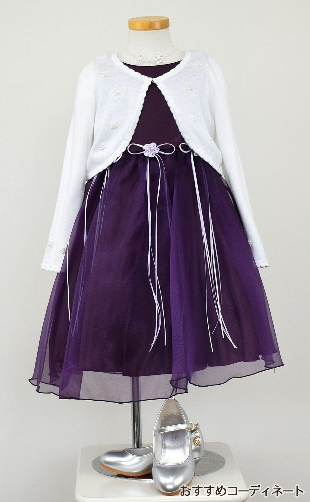 ピアノ発表会や結婚式にぴったりのカラーの女の子用キッズドレス。シンプルで美しいシルエットが魅力のAngel's Closetの子供ドレス レンタル商品（【レンタル】サテン＆シャイニーオーガンジー子供ドレスサニー(KD149)エッグプラント）｜画像10