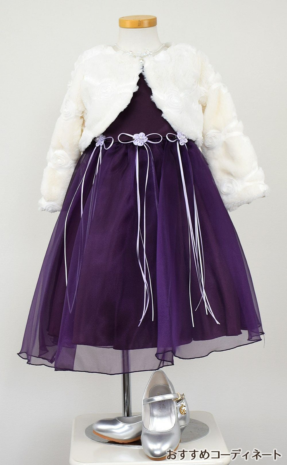 ピアノ発表会や結婚式にぴったりのカラーの女の子用キッズドレス。シンプルで美しいシルエットが魅力のAngel's Closetの子供ドレス レンタル商品（【レンタル】サテン＆シャイニーオーガンジー子供ドレスサニー(KD149)エッグプラント）｜画像11