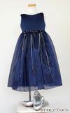 ピアノ発表会や結婚式にぴったりのネイビーカラーの女の子用キッズドレス。シンプルで美しいシルエットが魅力のAngel's Closetの子供ドレス レンタル商品（【レンタル】サテン＆シャイニーオーガンジー子供ドレスサニー(KD149)ネイビー）｜画像8