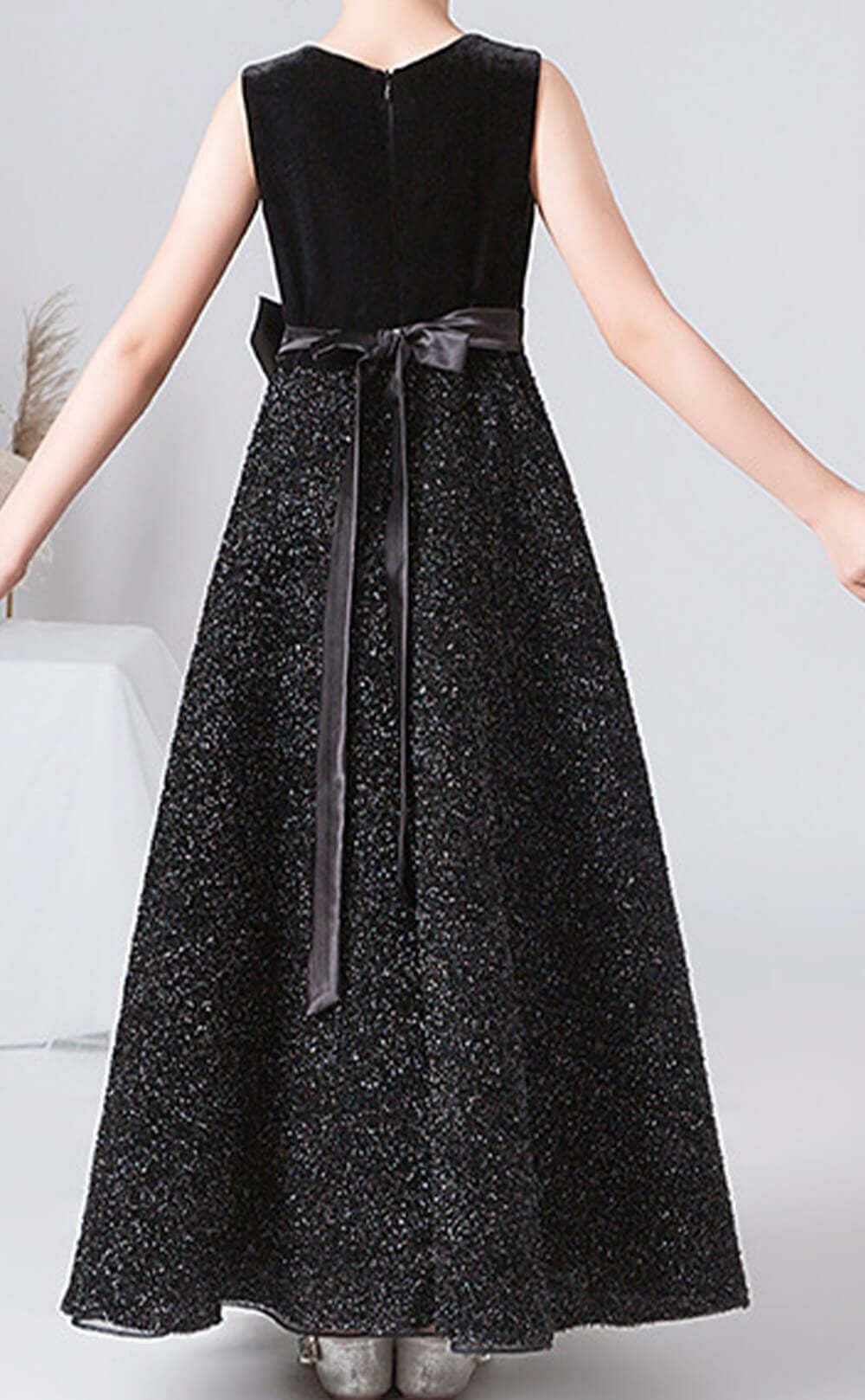 ピアノ発表会や結婚式にぴったりのブラックカラーの女の子用キッズドレス。シンプルで美しいシルエットが魅力のAngel's Closetの子供ドレス レンタル商品（【レンタル】ブラックベルベット＆煌めくＡラインロングドレス※コルセットバックリボン結び型(YP157B)ブラック）｜画像16