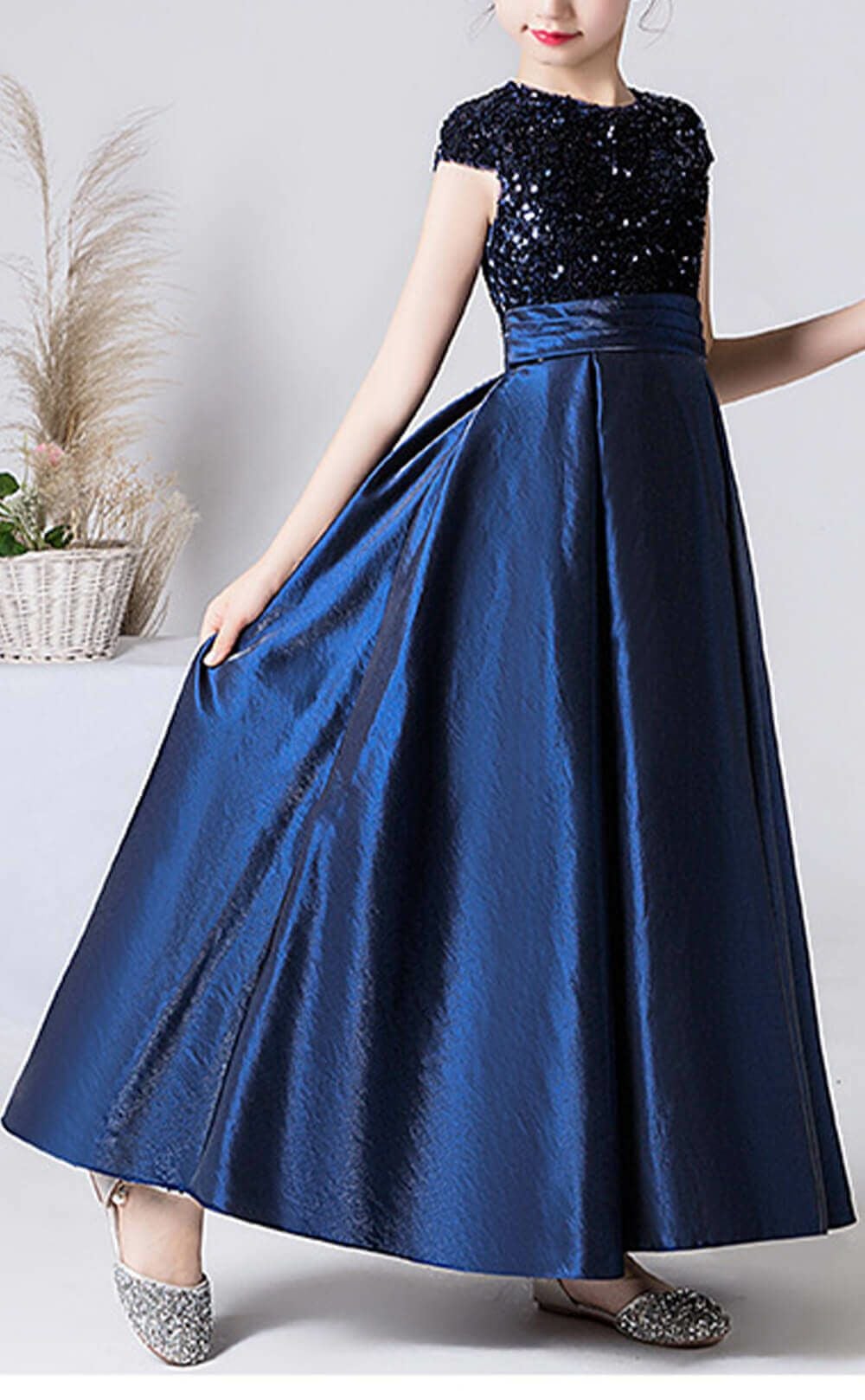 ピアノ発表会や結婚式にぴったりのネイビーカラーの女の子用キッズドレス。シンプルで美しいシルエットが魅力のAngel's Closetの子供ドレス レンタル商品（【レンタル】スパンコール＆サテンロングドレス※コルセットバックリボン結び型(YP136C)ネイビー）｜画像14