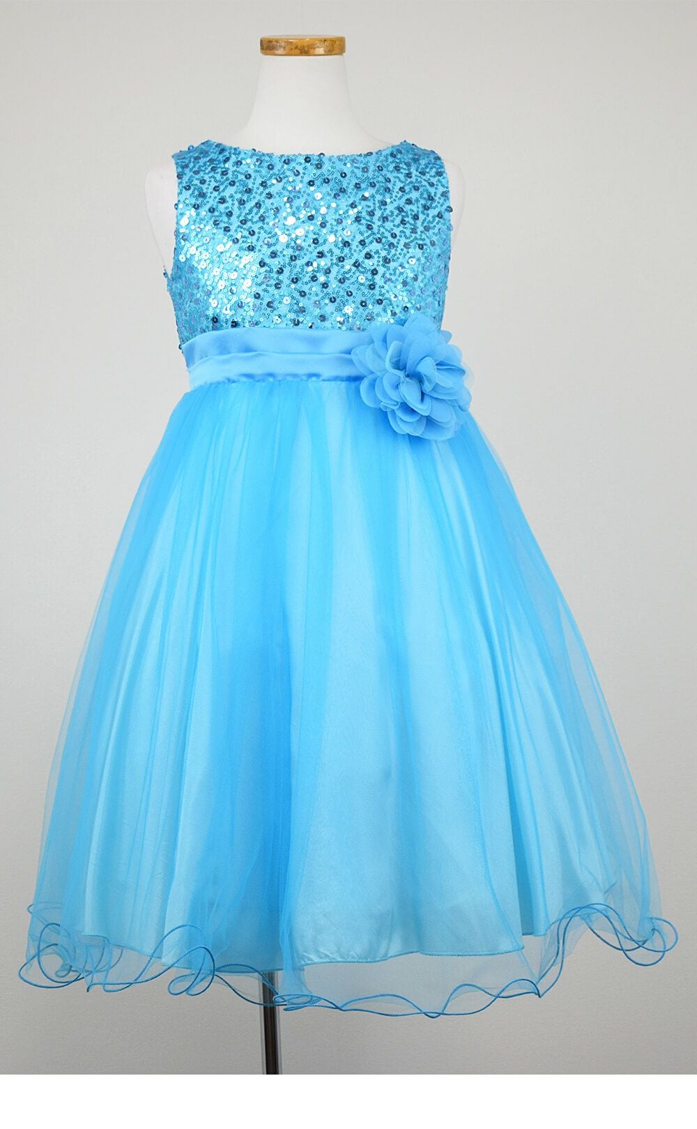ピアノ発表会や結婚式にぴったりのカラーの女の子用キッズドレス。シンプルで美しいシルエットが魅力のAngel's Closetの子供ドレス レンタル商品（【レンタル】スパンコール＆チュール子供ドレス(kd305)アクア）｜画像3