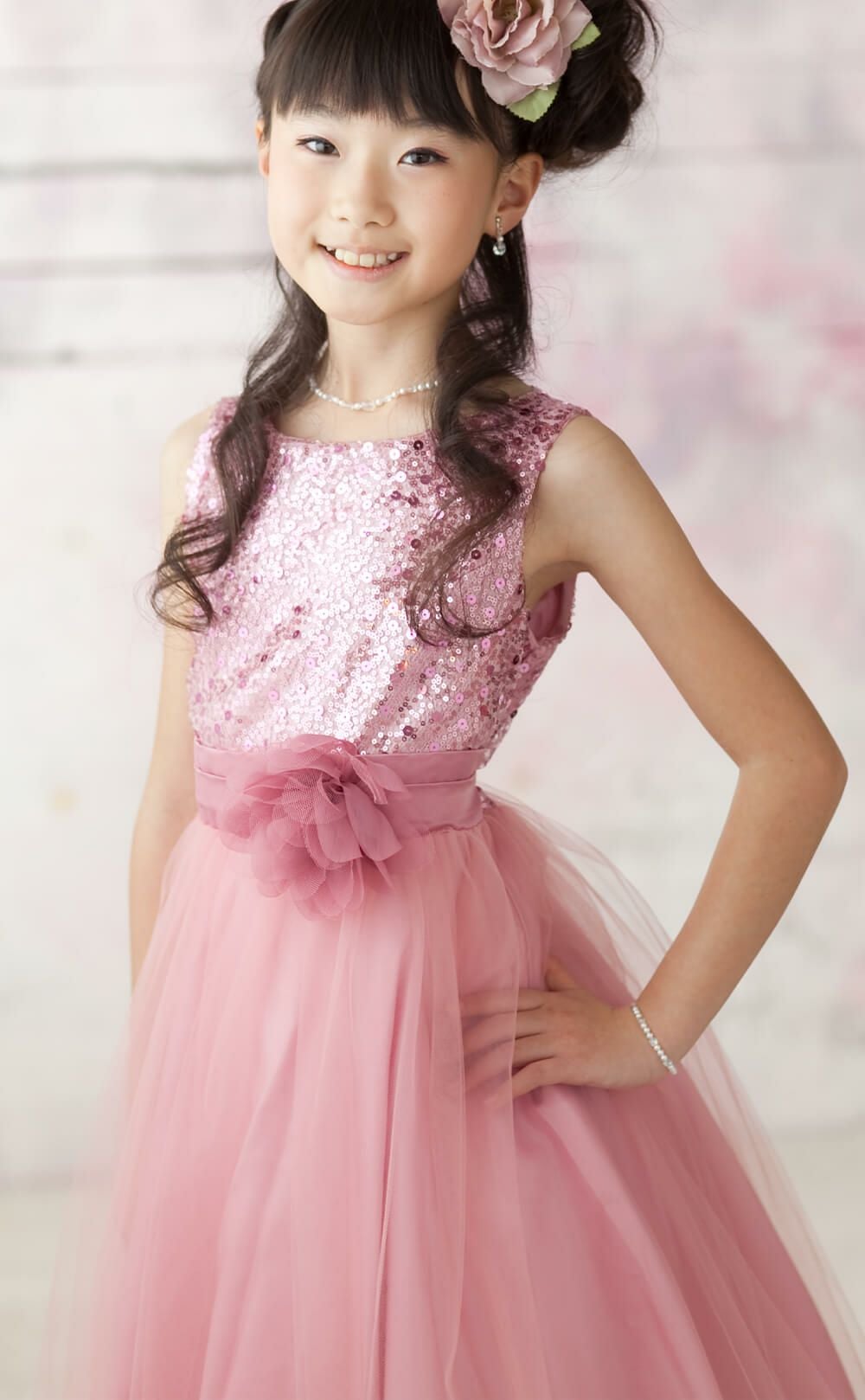ピアノ発表会や結婚式にぴったりのカラーの女の子用キッズドレス。シンプルで美しいシルエットが魅力のAngel's Closetの子供ドレス レンタル商品（【レンタル】スパンコール＆チュール子供ドレス(kd305)ダスティローズ）｜画像14