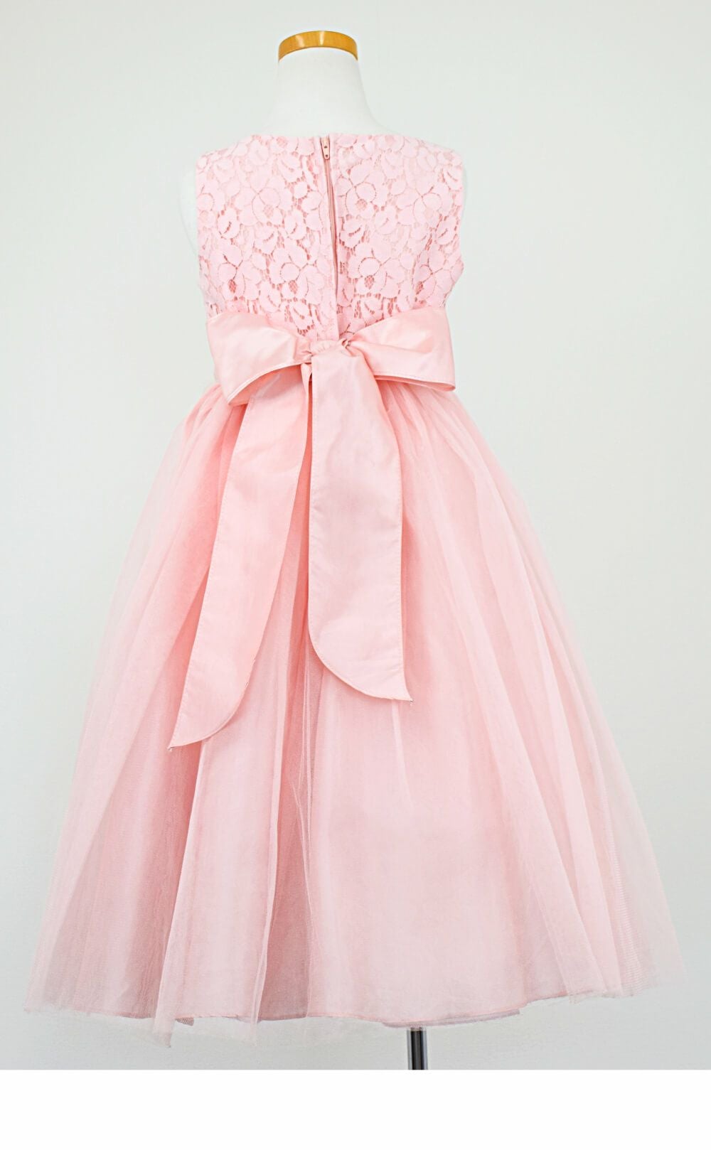 ピアノ発表会や結婚式にぴったりのカラーの女の子用キッズドレス。シンプルで美しいシルエットが魅力のAngel's Closetの子供ドレス レンタル商品（【レンタル】エレガントレース＆チュール子供ドレス(MBK346)ブラッシュ）｜画像5