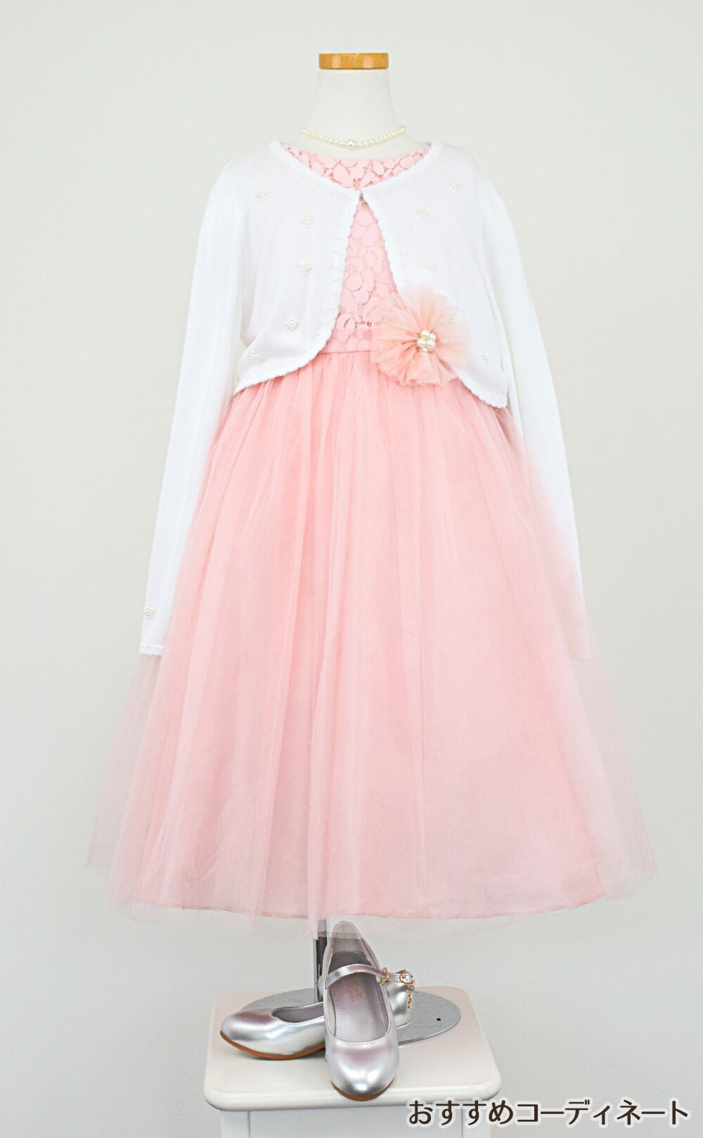 ピアノ発表会や結婚式にぴったりのカラーの女の子用キッズドレス。シンプルで美しいシルエットが魅力のAngel's Closetの子供ドレス レンタル商品（【レンタル】エレガントレース＆チュール子供ドレス(MBK346)ブラッシュ）｜画像10