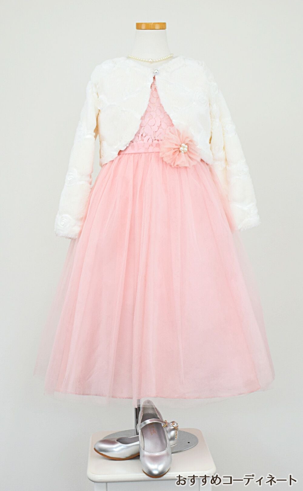 ピアノ発表会や結婚式にぴったりのカラーの女の子用キッズドレス。シンプルで美しいシルエットが魅力のAngel's Closetの子供ドレス レンタル商品（【レンタル】エレガントレース＆チュール子供ドレス(MBK346)ブラッシュ）｜画像11