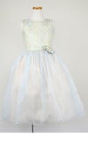 ピアノ発表会や結婚式にぴったりのブルーカラーの女の子用キッズドレス。シンプルで美しいシルエットが魅力のAngel's Closetの子供ドレス レンタル商品（【レンタル】オーネイトジャガード＆マルチトーンチュール子供ドレス(SK671)ブルー）｜画像3