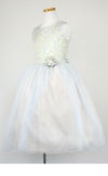 ピアノ発表会や結婚式にぴったりのブルーカラーの女の子用キッズドレス。シンプルで美しいシルエットが魅力のAngel's Closetの子供ドレス レンタル商品（【レンタル】オーネイトジャガード＆マルチトーンチュール子供ドレス(SK671)ブルー）｜画像4