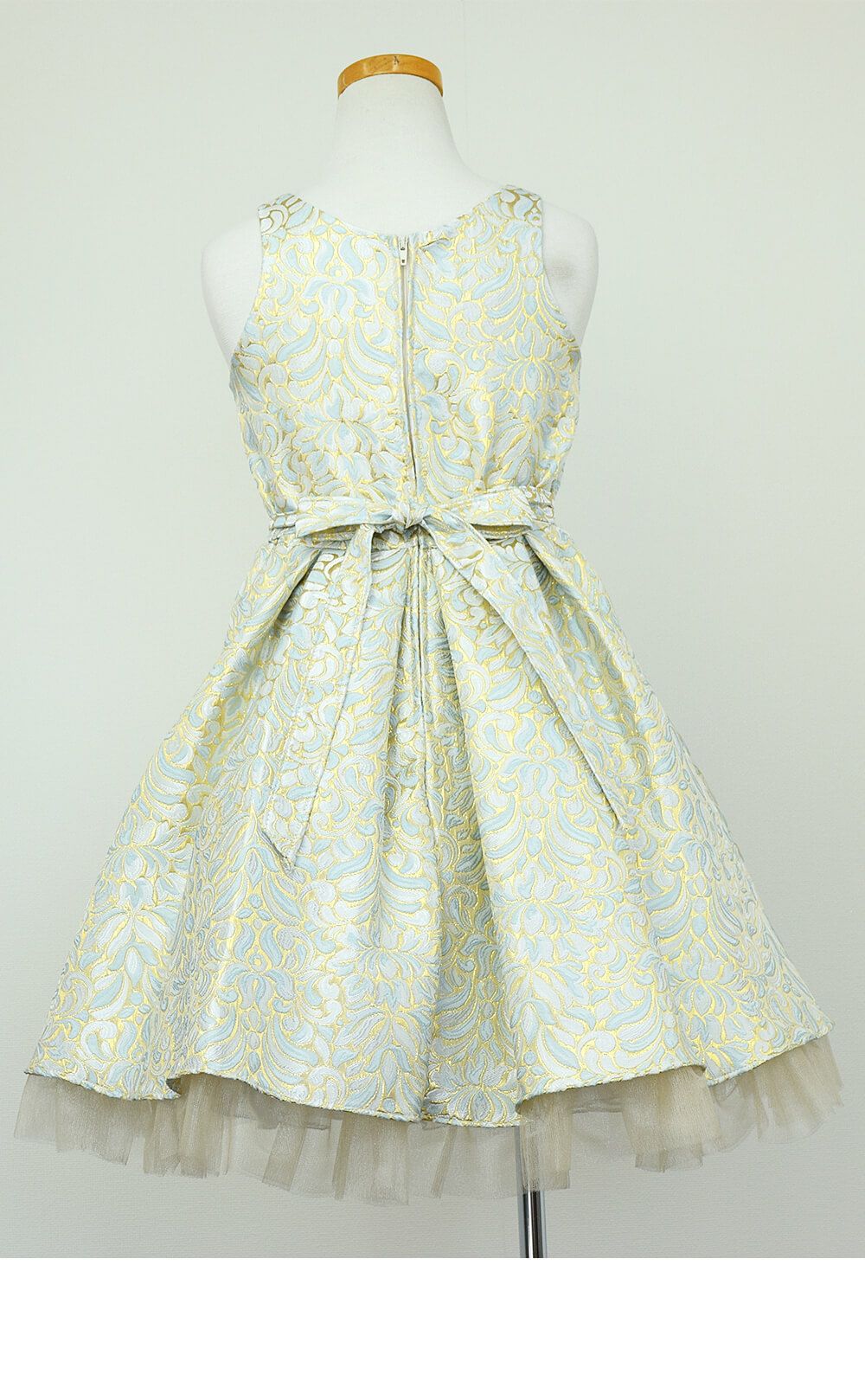 ピアノ発表会や結婚式にぴったりのブルーカラーの女の子用キッズドレス。シンプルで美しいシルエットが魅力のAngel's Closetの子供ドレス レンタル商品（【レンタル】オーネイトプリーツジャガード＆チュール子供ドレス(SK670A)ブルー）｜画像5