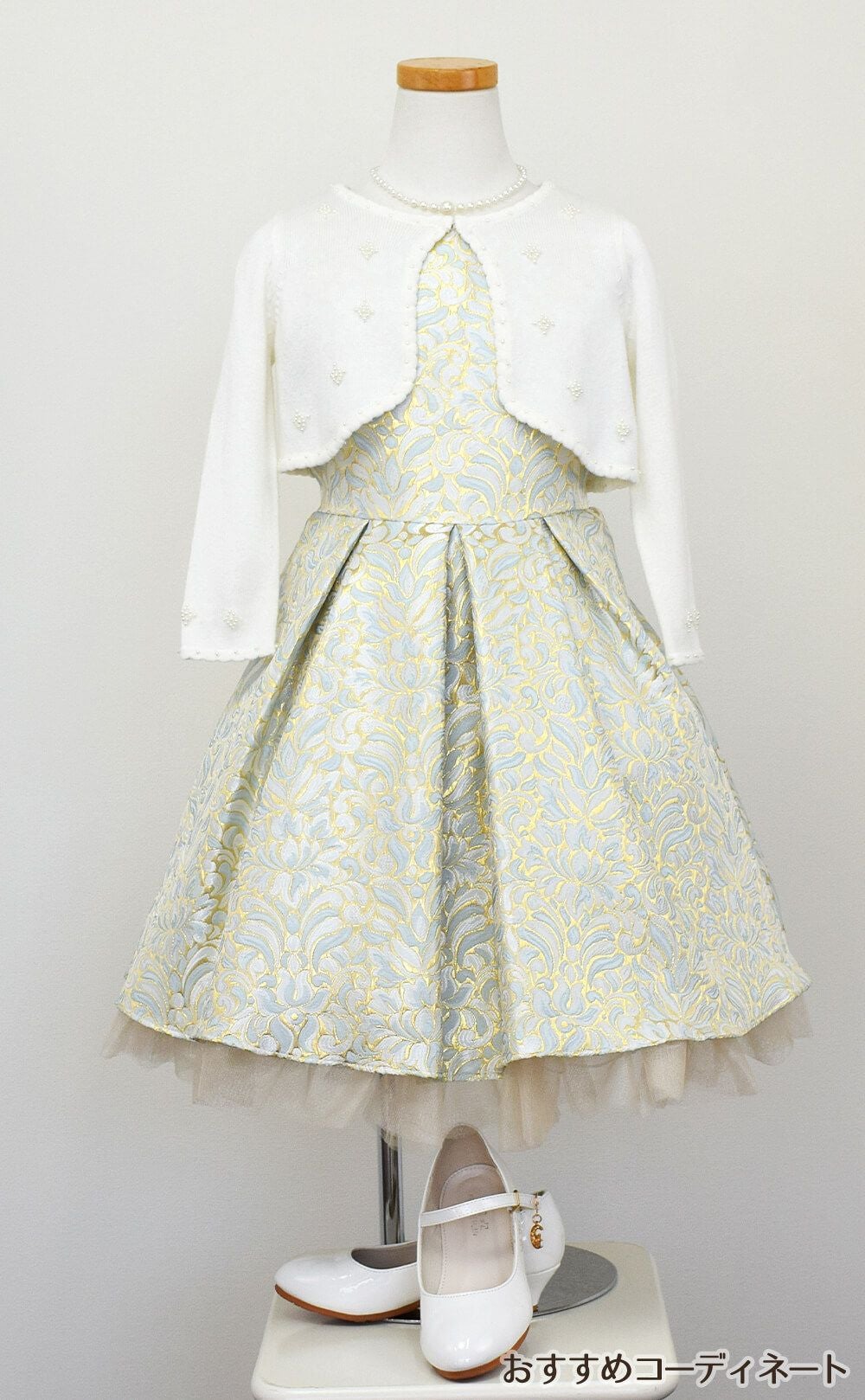 ピアノ発表会や結婚式にぴったりのブルーカラーの女の子用キッズドレス。シンプルで美しいシルエットが魅力のAngel's Closetの子供ドレス レンタル商品（【レンタル】オーネイトプリーツジャガード＆チュール子供ドレス(SK670A)ブルー）｜画像10